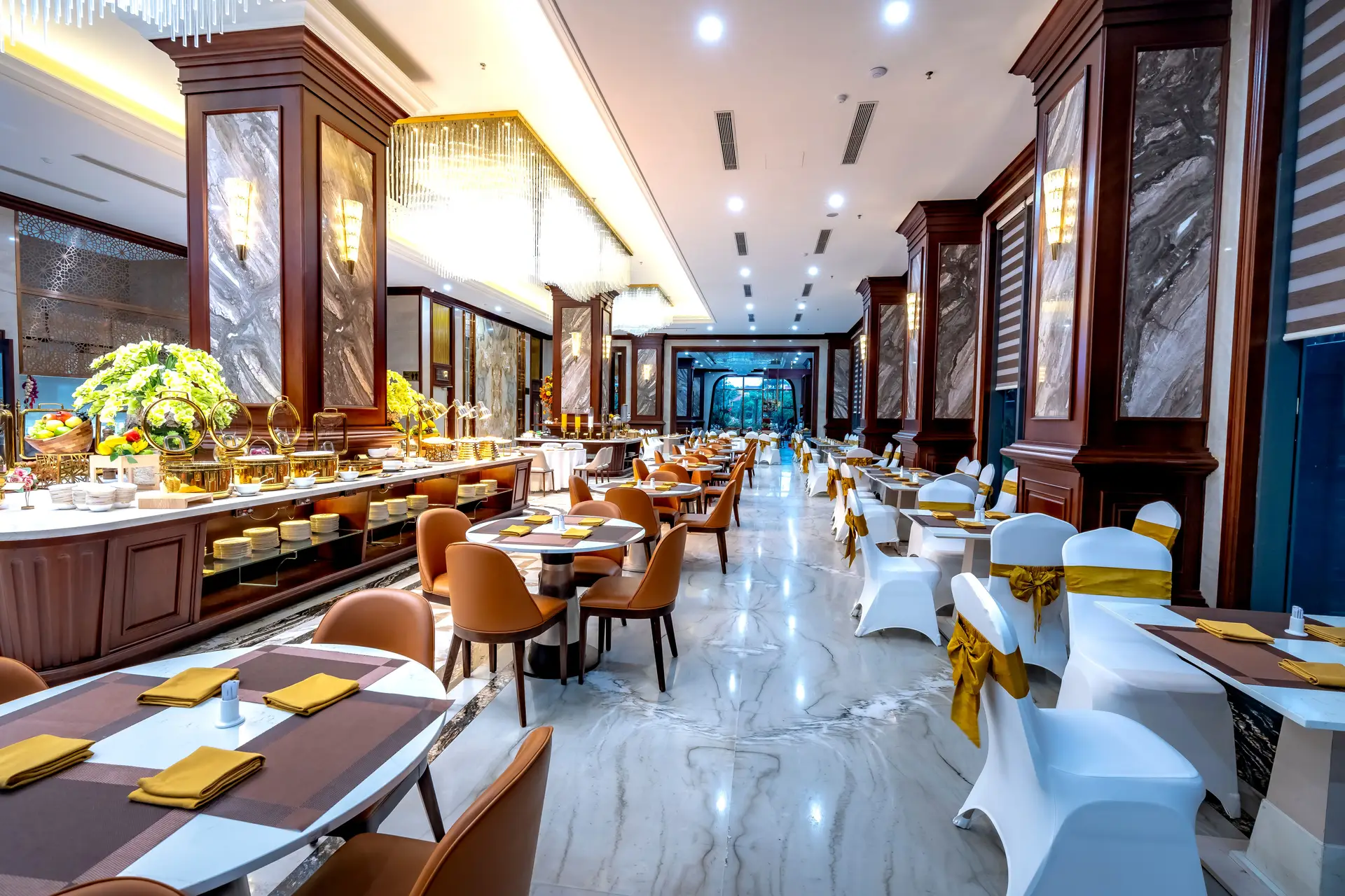 Exquisites Restaurant-Interieur der Cairnpathgroup